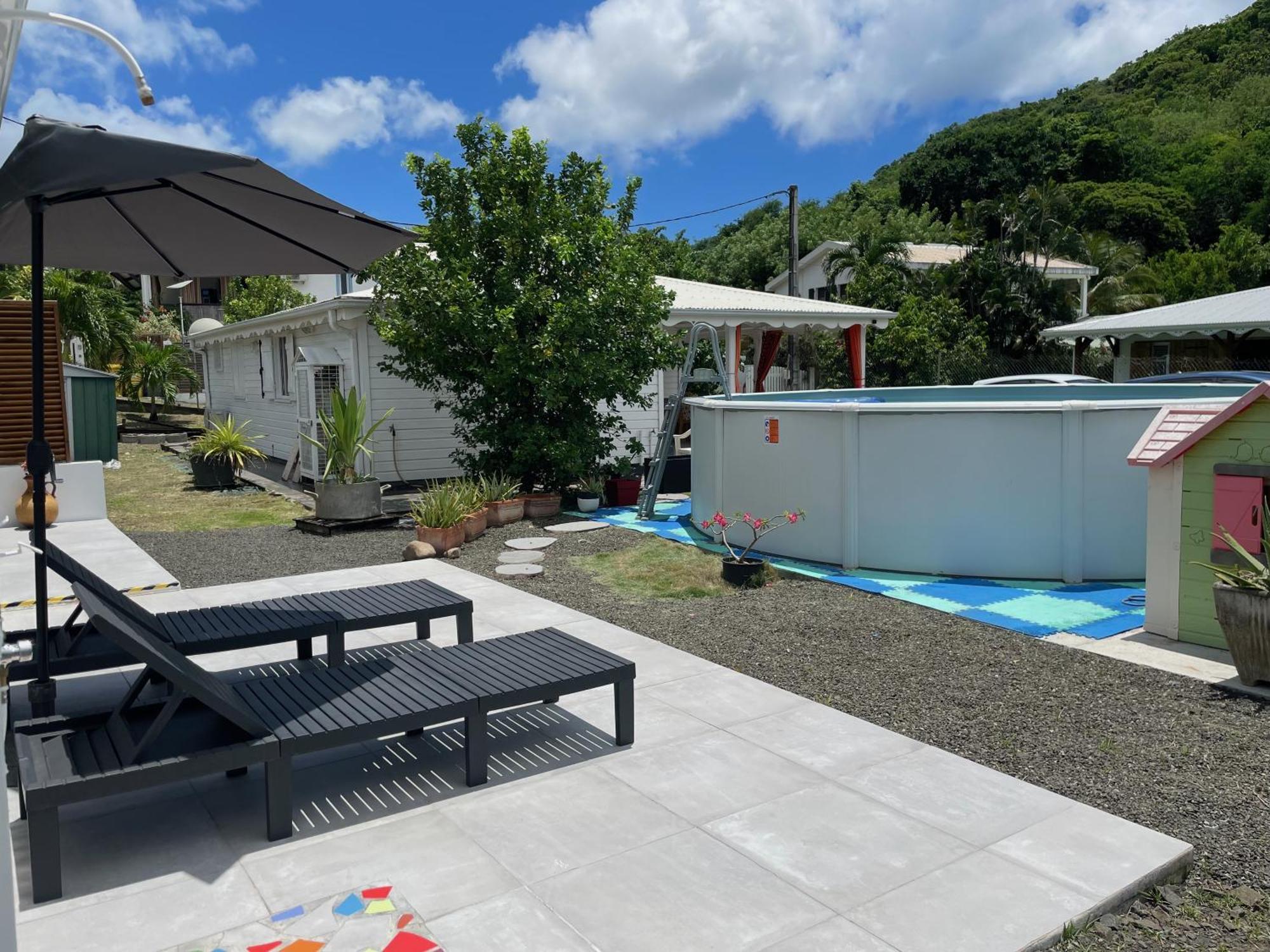Bungalow "Doussin' Kreyol", Au Calme A 150M De La Plage Grande Anse Buitenkant foto